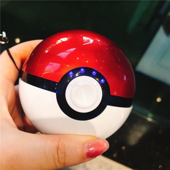 New Pokemon Pokeball Go Portable Charger Red/White 12000mAh - Picture 1 of 3